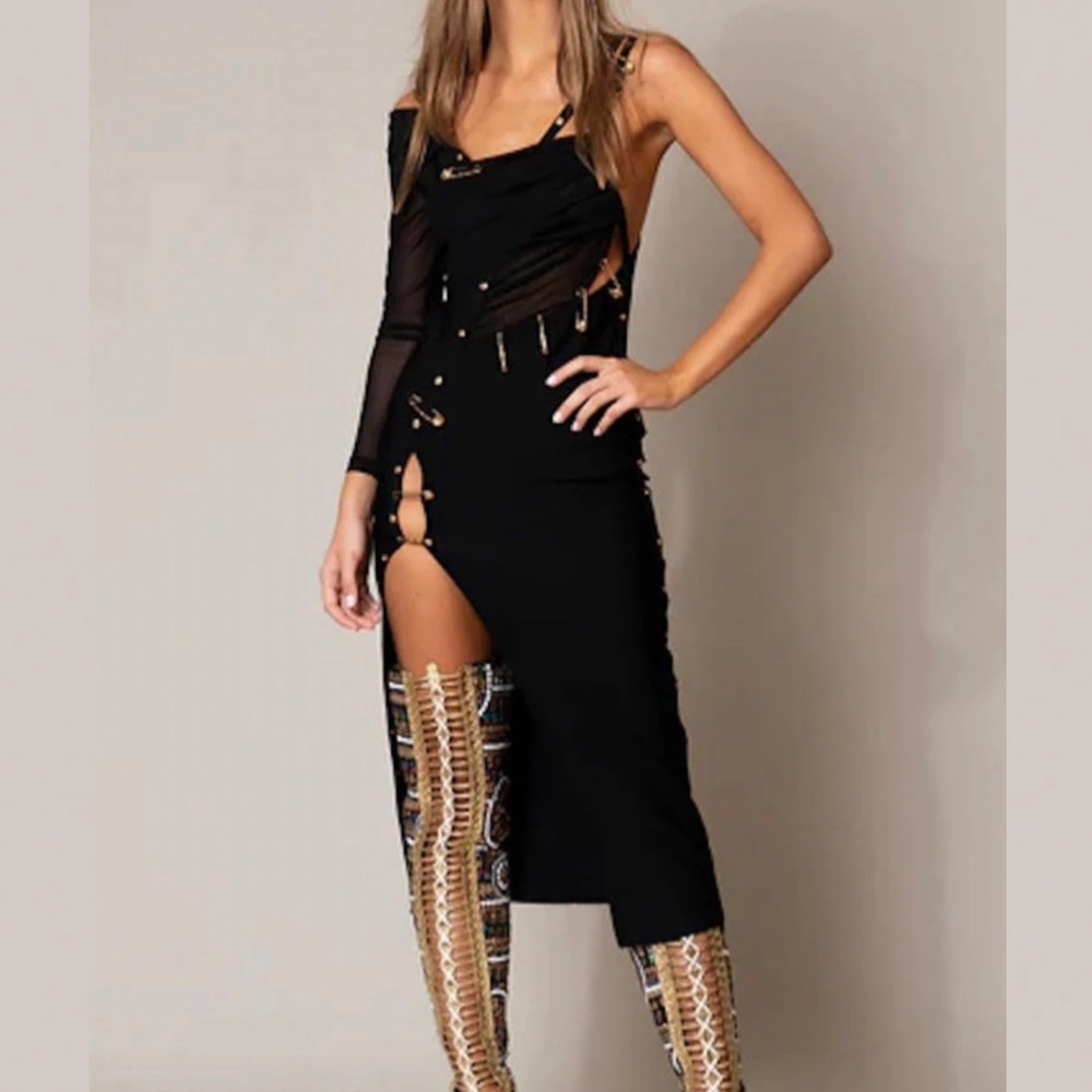 One Sleeve Safety Pin Detail Maxi Dress Black
